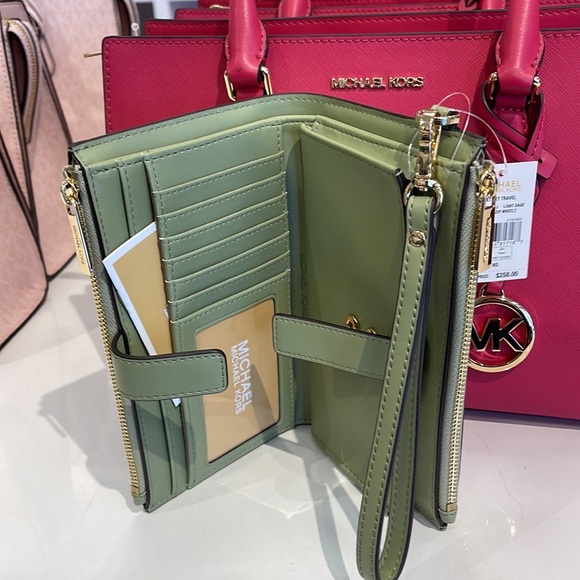 MICHAEL KORS JET SET TRAVEL 35S3GTVW7J LIGHT SAGE LG DOUBLE ZIP WRISTLET-WALLET - Picture 10 of 16